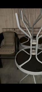 Rieten en metalen buitenstoel + tafel, Tuin en Terras, Tuinstoelen, Ophalen, Gebruikt