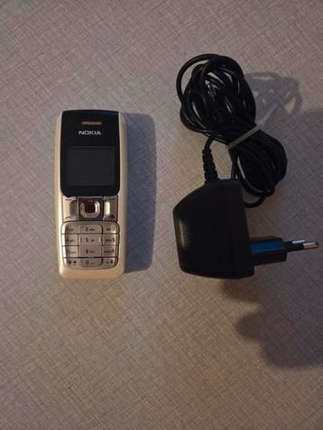 Vintage Nokia 2310 met lader. beschikbaar voor biedingen