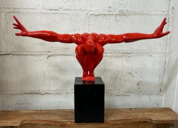 Sculptuur Dive athlete, red