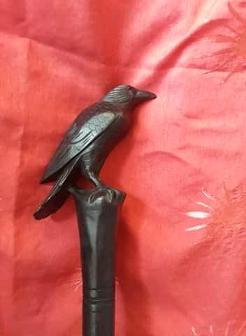 canne en bois de suar 100 cm motif corbeau, Verzamelen, Overige Verzamelen, Nieuw, Ophalen of Verzenden