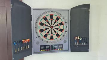 Dartsbord elektrisch 4 spelers o.a. cricket etc beschikbaar voor biedingen