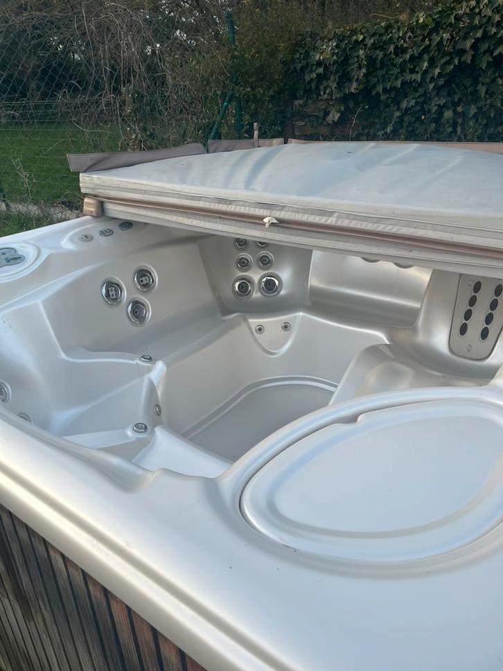 Spas portatifs Hotspring, Jardin & Terrasse, Bains à remous et Spas, Utilisé, Fixé, Filtre, Pompe, Escalier, Enlèvement