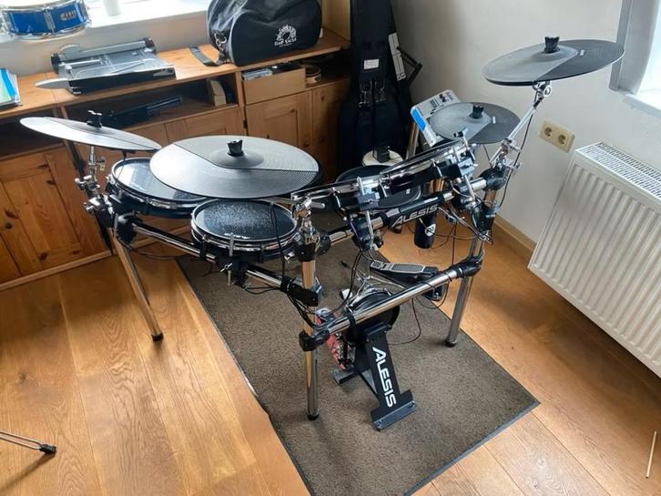 Alesis DM10 MK1 electronische drumkit met kick pedaal, Muziek en Instrumenten, Drumstellen en Slagwerk, Gebruikt, Overige merken