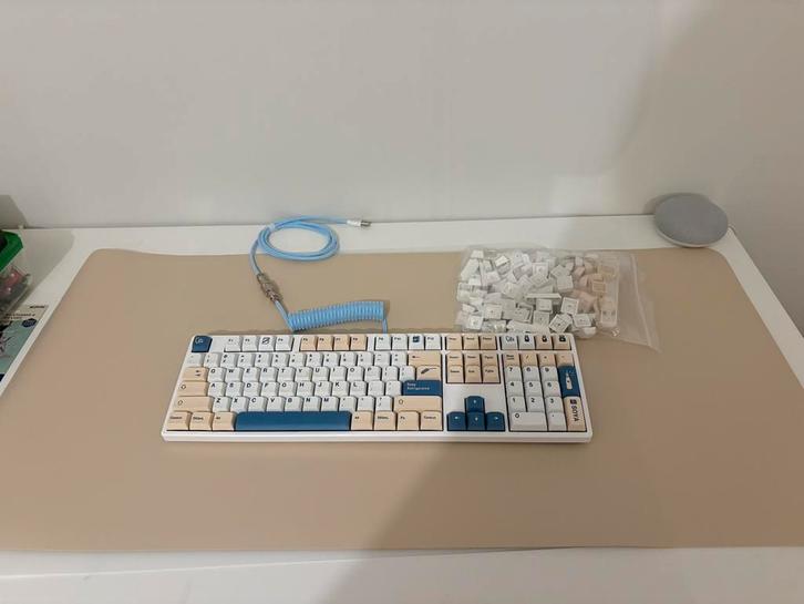 Ducky One toetsenbord / numeriek + kabel + keyset + muismat, Computers en Software, Toetsenborden, Zo goed als nieuw, Qwerty, Ophalen