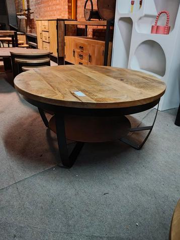 Ronde salontafel mangohout (outlet) beschikbaar voor biedingen