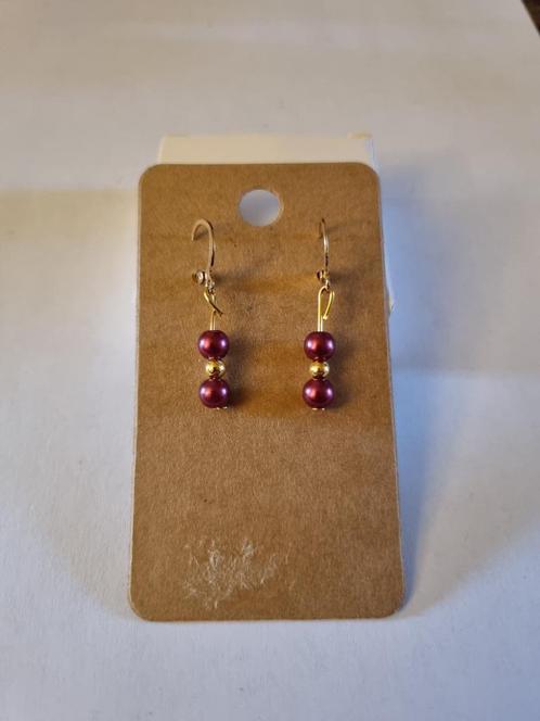 Handgemaakte oorbellen met diepe granaat en gouden parels, Handtassen en Accessoires, Oorbellen, Nieuw, Hangers, Goud, Goud, Ophalen of Verzenden