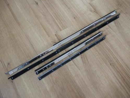 Sierlijsten set buitenzijde VW Kever Cabrio na 08-1964, Auto-onderdelen, Ruiten en Toebehoren, Oldtimer onderdelen, Volkswagen