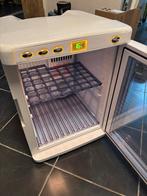 Een goedwerkende kleine koelkast, Enlèvement