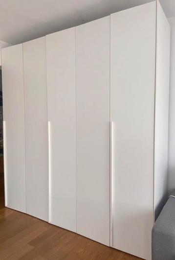 Armoire comme neuf  disponible aux enchères