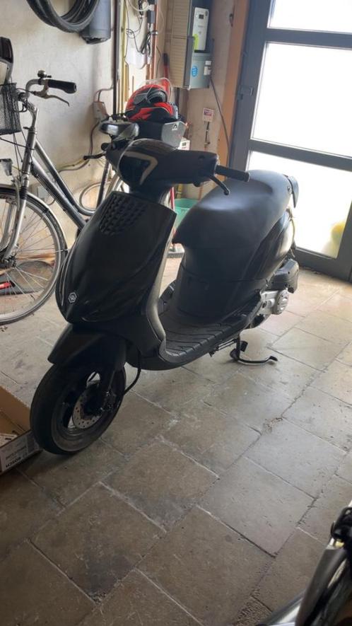 Piaggio zip 4t injectie 2022, Fietsen en Brommers, Scooters | Piaggio, Gebruikt, Zip, Klasse B (45 km/u), Benzine, Ophalen