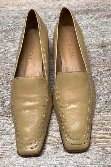 Beige lederen loafers voor dames Vero Cuoio beschikbaar voor biedingen