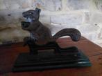 Casse noix noisettes en fonte en forme d'écureuil, Antiquités & Art, Enlèvement ou Envoi