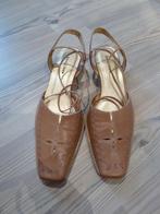 Camelkleurige schoenen van HERE AND NOW (mt 41), Schoenen met lage hakken, Bruin, Verzenden, Nieuw