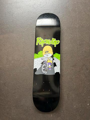 Nieuw skateboard van ripndip al gegripped beschikbaar voor biedingen