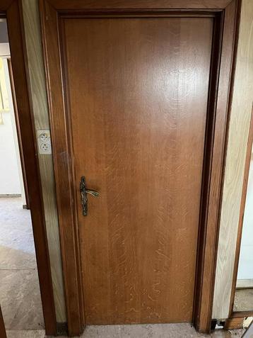 3 houten binnendeuren met klink beschikbaar voor biedingen