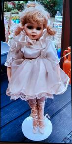 Poupée porcelaine vêtements à restaurer, Collections, Enlèvement ou Envoi, Comme neuf, Poupée