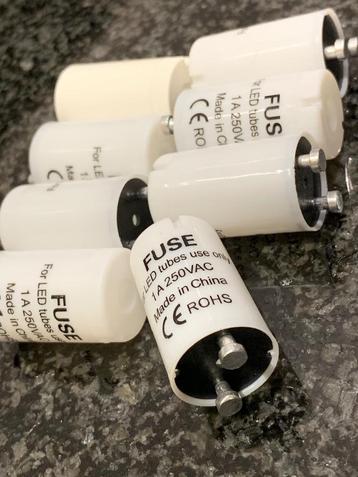 LED TL-TUBE STARTERS ( 8 stuks ) beschikbaar voor biedingen