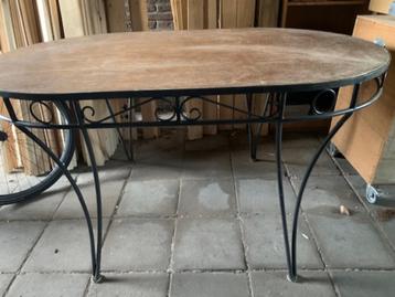 Smeedijzeren tafel  beschikbaar voor biedingen