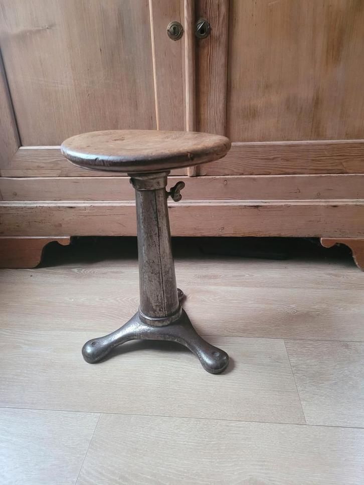 Superbe ancien tabouret industriel d'atelier, Maison & Meubles, Tabourets, Réglable en hauteur, Enlèvement ou Envoi
