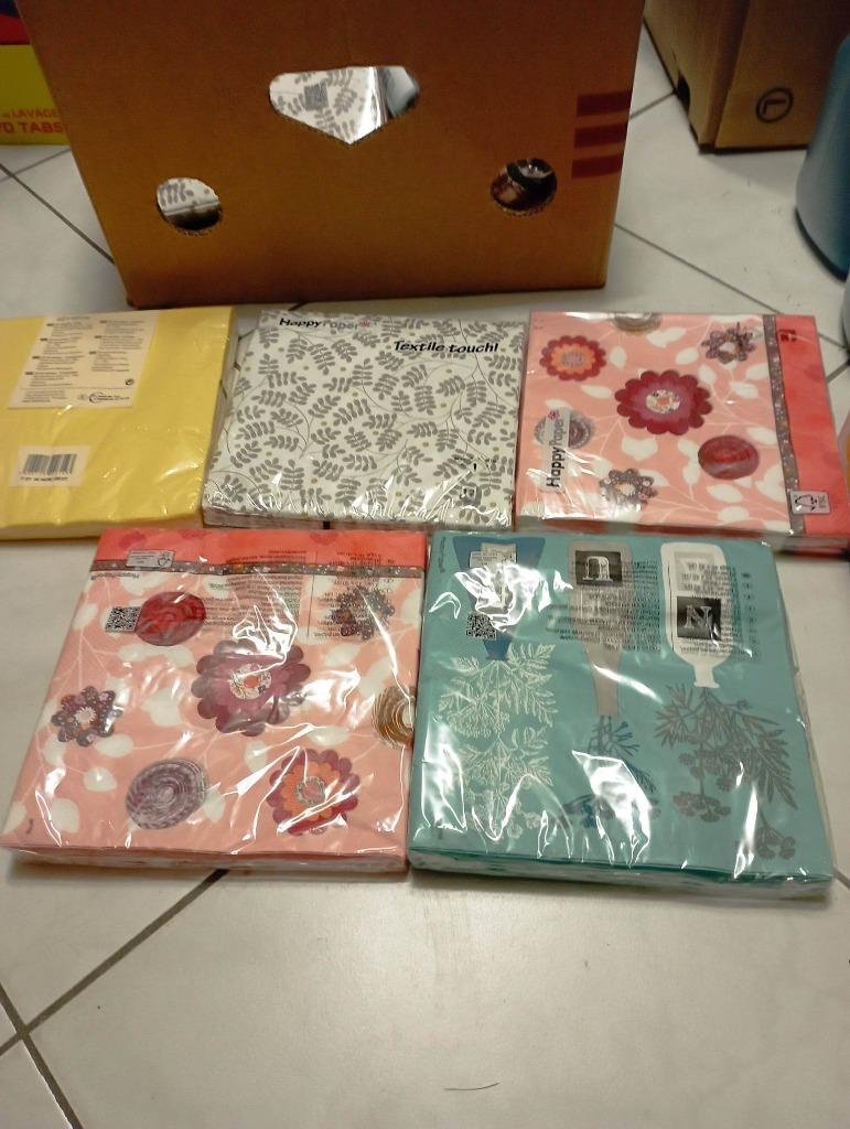 lot accessoires pour fêtes (serviettes, gobelets,...) 400p, Enlèvement ou Envoi, Neuf