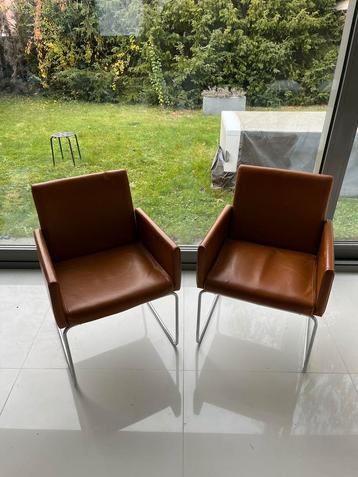 Set 2 lederen zeteltjes beschikbaar voor biedingen