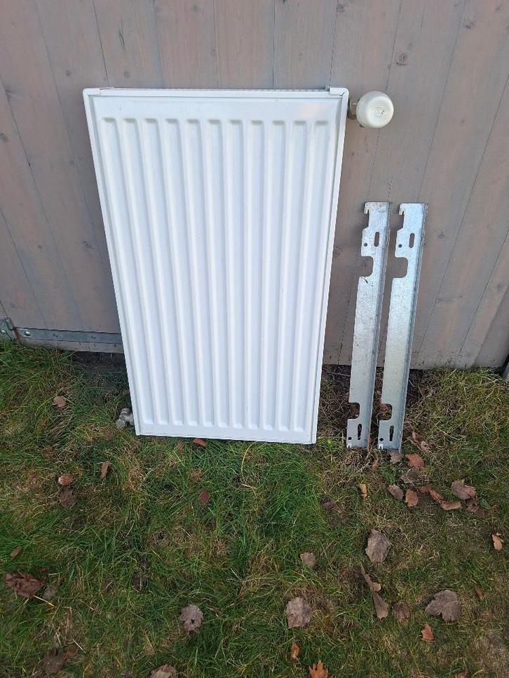 Radiator 21 / 700/400, Doe-het-zelf en Bouw, Verwarming en Radiatoren, Gebruikt, Radiator, 500 tot 800 watt, 30 tot 80 cm, Minder dan 60 cm