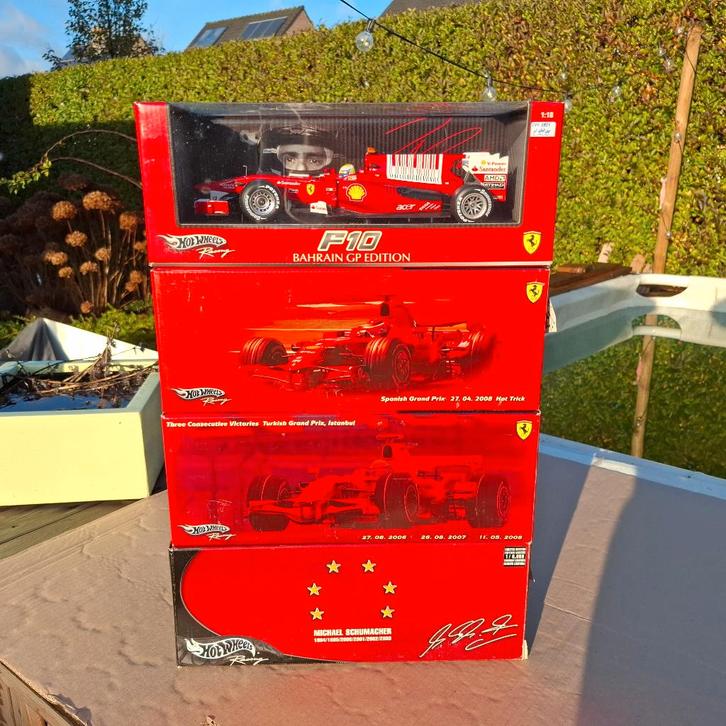 4 x 1/18 Hot Wheels Ferrari F1 Models, Hobby en Vrije tijd, Modelauto's | 1:18, Zo goed als nieuw, Auto, Hot Wheels, Ophalen of Verzenden