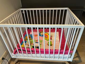 Park baby wit met matras en hoes beschikbaar voor biedingen