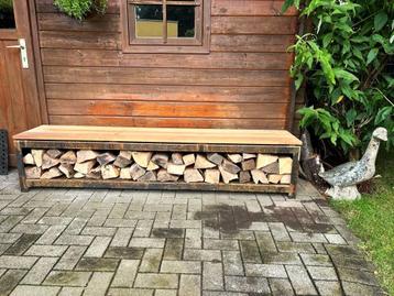 Banc de jardin en acier Corten, rangement en bois disponible aux enchères