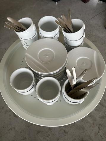 15 Melitta koffietassen + schoteltjes + roerstokjes beschikbaar voor biedingen