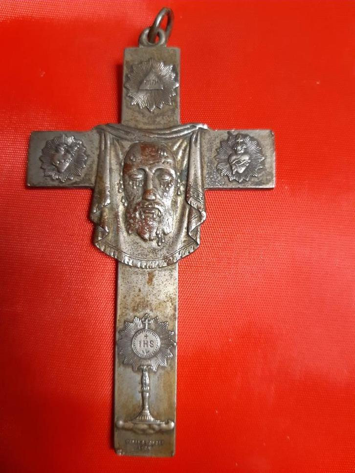 Pendentif visage Christ sur voile Ste Véronique - plaqué agt, Antiek en Kunst, Antiek | Religieuze voorwerpen, Ophalen of Verzenden