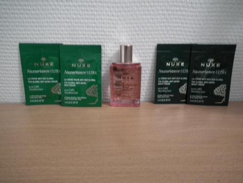 Nuxe "wonderbaarlijke olie” Floral 30 ml. + 4 Nuxe-monsters, Handtassen en Accessoires, Uiterlijk | Gezichtsverzorging, Nieuw
