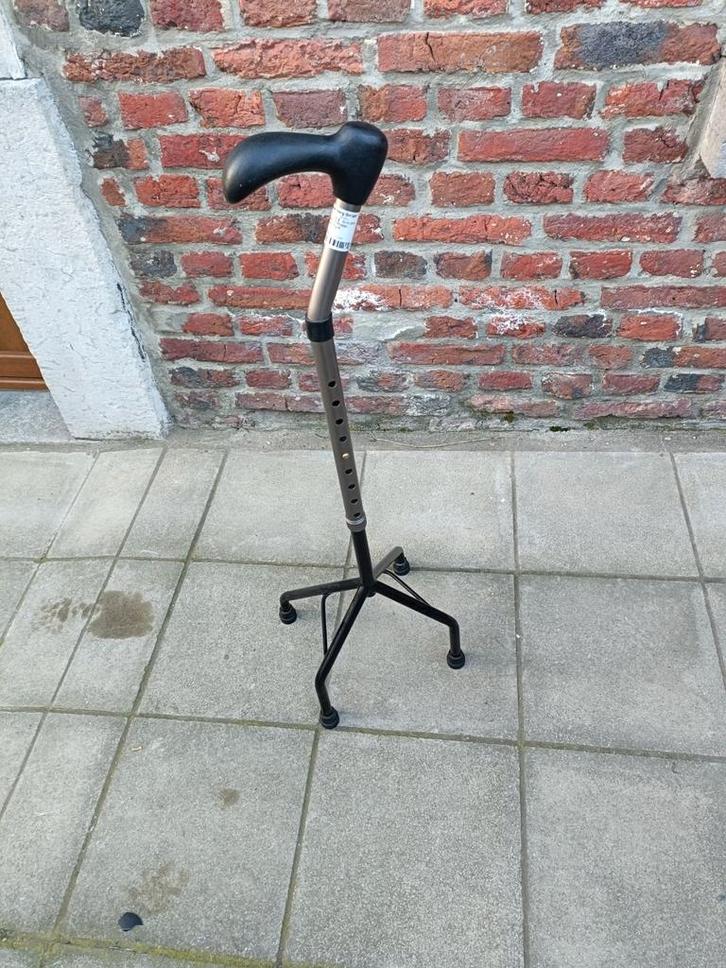 Canne de marche quadrupèdes réglables gaucher ou droitier, Divers, Matériel Infirmier