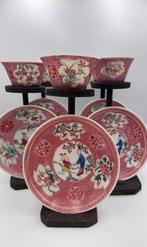 Zes paar Chinese famille rose figural cup and saucer, Antiek en Kunst, Antiek | Keramiek en Aardewerk, Ophalen