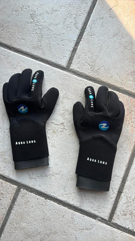 Gants de plongée Aqualung Dry Comfort 4 mm taille M, Watersport en Boten, Duiken, Zo goed als nieuw, Duikpak, Ophalen of Verzenden