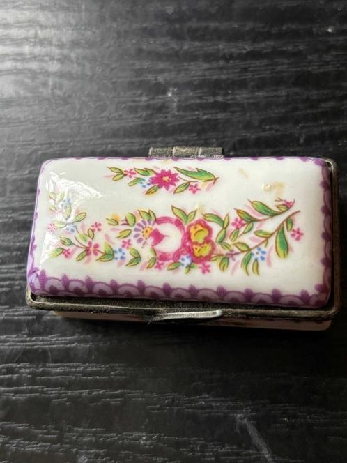 Rechthoekige pillendoos, Antiek en Kunst, Antiek | Porselein, Ophalen of Verzenden