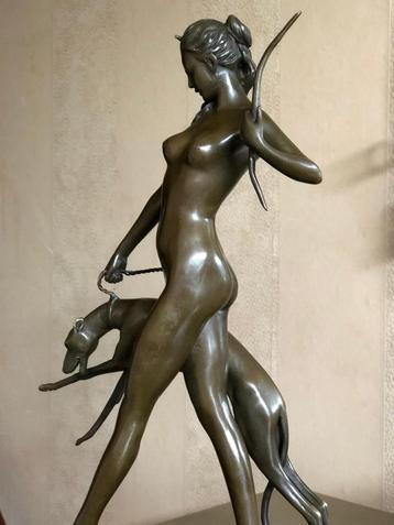 bronzen sculptuur godin Diana v jacht m hond windhond greyho