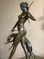 bronzen sculptuur godin Diana v jacht m hond windhond greyho, Ophalen of Verzenden