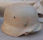 Duitse M40 SD Heer helm met inslag battle damage, Verzamelen, Ophalen of Verzenden, Landmacht, Helm of Baret