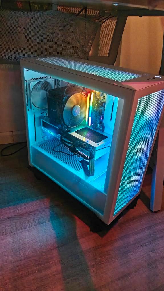 gaming pc AM5 Ryzen 7 9800X3D + Rtx 5070 + 32 gb ddr5, Computers en Software, Desktop Pc's, Zo goed als nieuw, 4 Ghz of meer, SSD