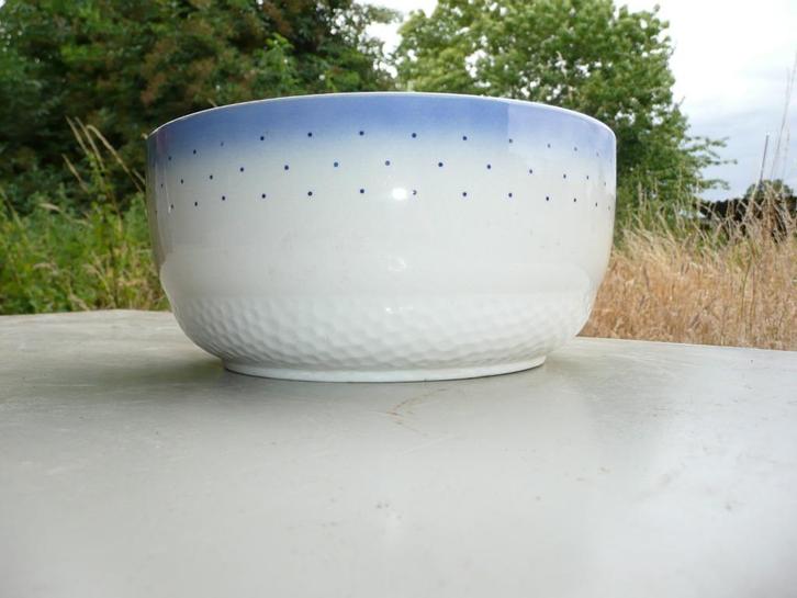 witte serveerkom met blauwe stippen en blauwe bovenrand, Maison & Meubles, Cuisine | Vaisselle, Comme neuf, Récipient(s), Céramique