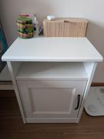 Wit nachtkastje IKEA — klassieke en functionele stijl, Ophalen, Zo goed als nieuw