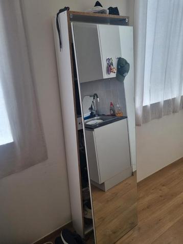 Mirror with shoes storage beschikbaar voor biedingen