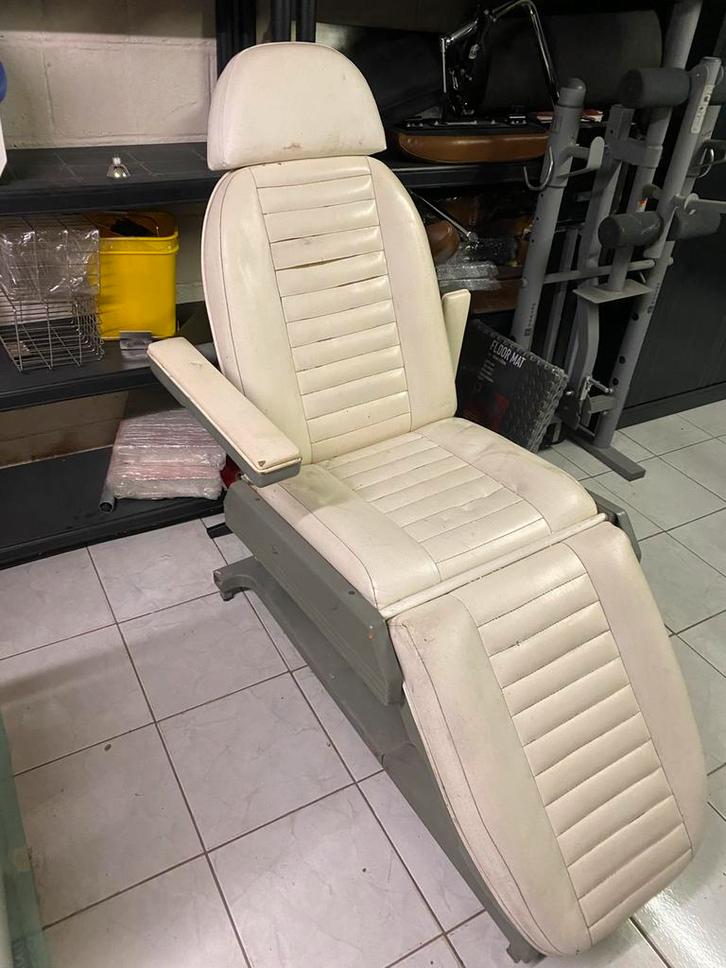 Fauteuil de tatouage A DONNER., Maison & Meubles, Fauteuils, Utilisé, Synthétique, Cuir, Métal, 50 à 75 cm, 150 cm ou plus, Enlèvement