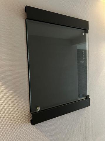 Uitstalraam - presentatievenster beschikbaar voor biedingen