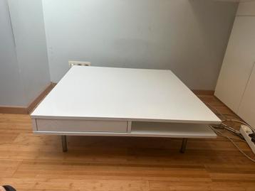 Salontafel in de woonkamer  beschikbaar voor biedingen