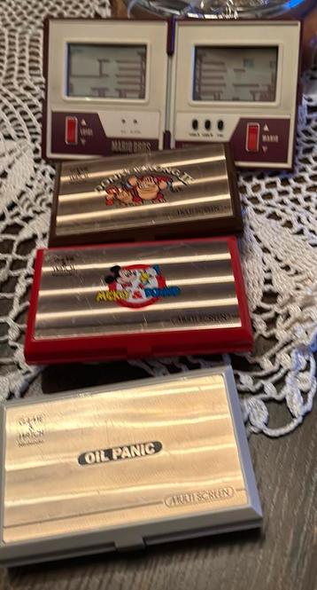 4 Game & Watch Nintendo console beschikbaar voor biedingen