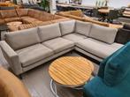 Nieuwe hoekbank Sterre beige velvet 250x200cm €499, Huis en Inrichting, Ophalen, Nieuw