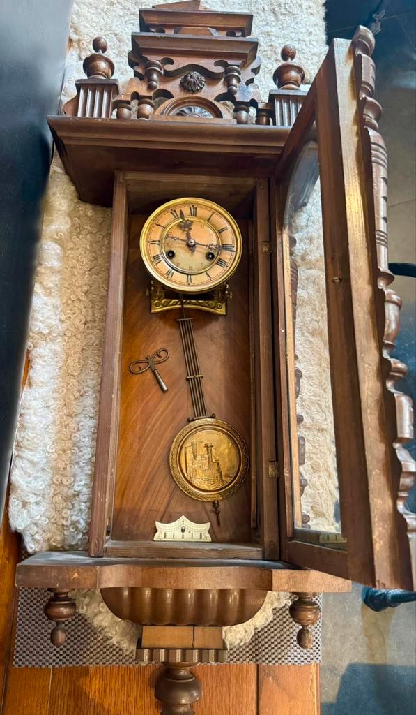 Horloge murale victorienne 1880 en etat de fonctionnement, Antiek en Kunst, Antiek | Klokken, Ophalen
