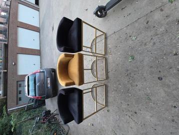 Bar met krukken  beschikbaar voor biedingen